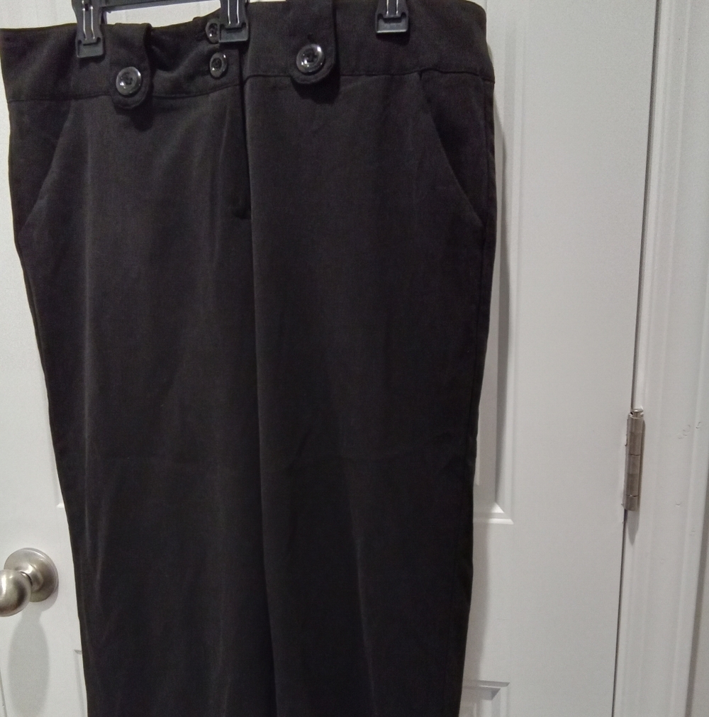 Dressbarn Woman Plus Sz 14W Stylish Black Straight Leg Cuffed Capris 22" Inseam
